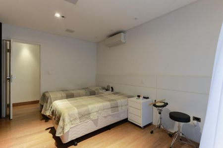 Casa à venda com 450m², 3 quartos e 4 vagas Casa à venda com 450m², 3 quartos e 4 vagasSuite 2