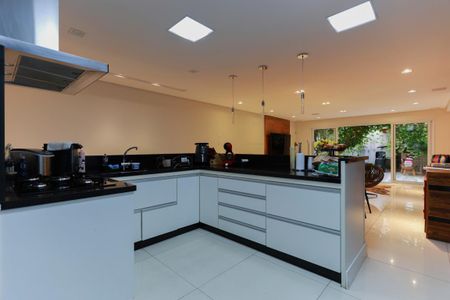 Casa à venda com 450m², 3 quartos e 4 vagas Casa à venda com 450m², 3 quartos e 4 vagasCozinha