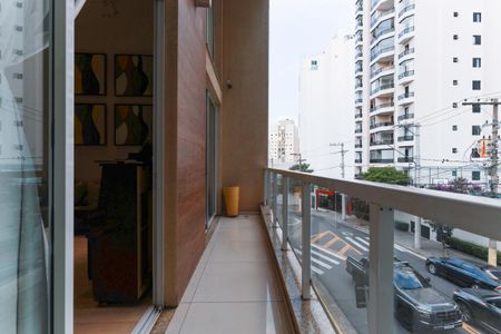 Casa à venda com 450m², 3 quartos e 4 vagas Casa à venda com 450m², 3 quartos e 4 vagasVaranda da sala de estar