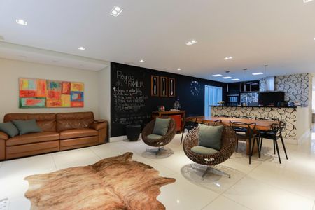 Casa à venda com 450m², 3 quartos e 4 vagas Casa à venda com 450m², 3 quartos e 4 vagasSala de jantar e TV 2