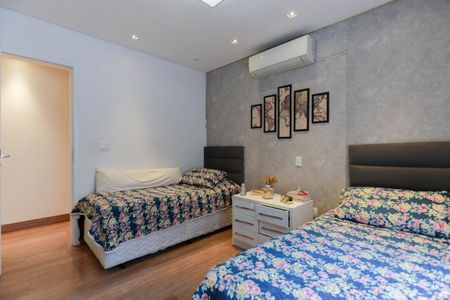Casa à venda com 450m², 3 quartos e 4 vagas Casa à venda com 450m², 3 quartos e 4 vagasSuíte 3