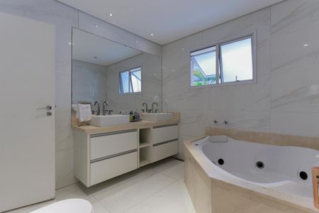 Casa à venda com 450m², 3 quartos e 4 vagas Casa à venda com 450m², 3 quartos e 4 vagasBanheiro da suíte 1