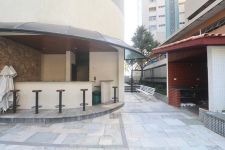 Apartamento para alugar com 280m², 4 quartos e 2 vagas Apartamento para alugar com 280m², 4 quartos e 2 vagasÁrea comum - Churrasqueira