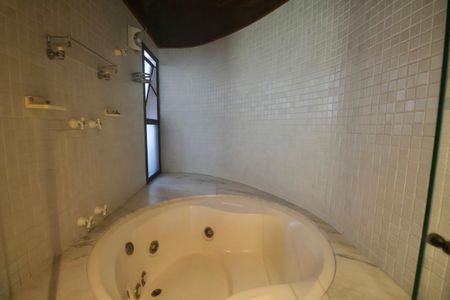 Apartamento para alugar com 280m², 4 quartos e 2 vagas Apartamento para alugar com 280m², 4 quartos e 2 vagasBanheiro Suíte