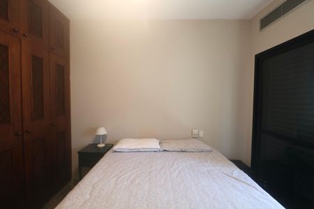 Apartamento para alugar com 280m², 4 quartos e 2 vagas Apartamento para alugar com 280m², 4 quartos e 2 vagasSuíte 2