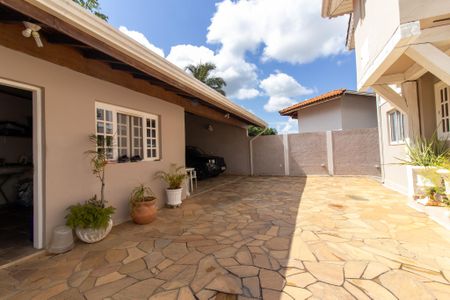Casa de condomínio à venda com 335m², 4 quartos e 4 vagasÁrea externa