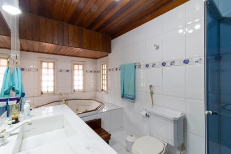 Casa de condomínio à venda com 335m², 4 quartos e 4 vagasBanheiro da Suíte 1