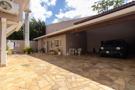 Casa de condomínio à venda com 335m², 4 quartos e 4 vagasÁrea externa