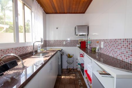 Casa de condomínio à venda com 335m², 4 quartos e 4 vagasCozinha