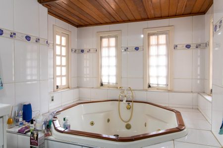 Casa de condomínio à venda com 335m², 4 quartos e 4 vagasBanheiro da Suíte 1