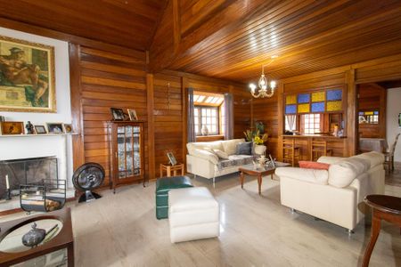 Casa de condomínio à venda com 335m², 4 quartos e 4 vagasSala