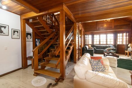 Casa de condomínio à venda com 335m², 4 quartos e 4 vagasSala