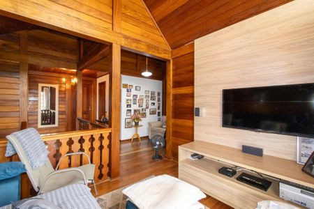 Casa de condomínio à venda com 335m², 4 quartos e 4 vagasSala de TV