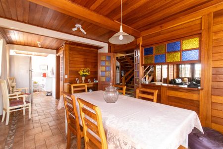 Casa de condomínio à venda com 335m², 4 quartos e 4 vagasSala de Jantar