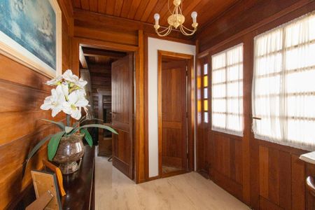 Casa de condomínio à venda com 335m², 4 quartos e 4 vagasSala