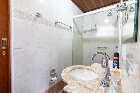 Casa de condomínio à venda com 335m², 4 quartos e 4 vagasBanheiro da Suíte 2