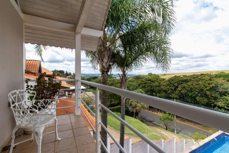 Casa de condomínio à venda com 335m², 4 quartos e 4 vagasVaranda