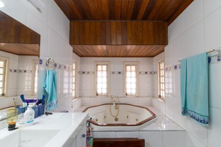 Casa de condomínio à venda com 335m², 4 quartos e 4 vagasBanheiro da Suíte 1