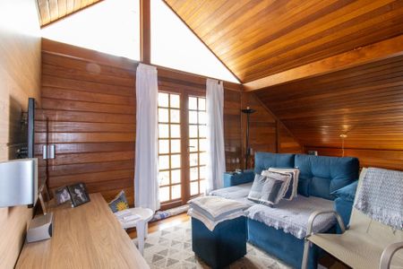 Casa de condomínio à venda com 335m², 4 quartos e 4 vagasSala de TV