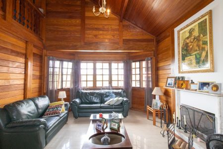 Casa de condomínio à venda com 335m², 4 quartos e 4 vagasSala