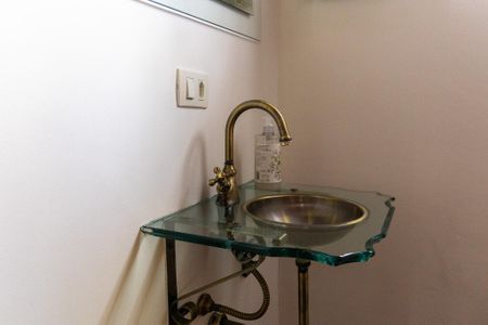 Casa de condomínio à venda com 335m², 4 quartos e 4 vagasLavabo