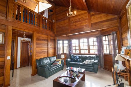 Casa de condomínio à venda com 335m², 4 quartos e 4 vagasSala