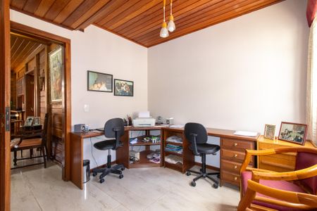 Casa de condomínio à venda com 335m², 4 quartos e 4 vagasEscritório