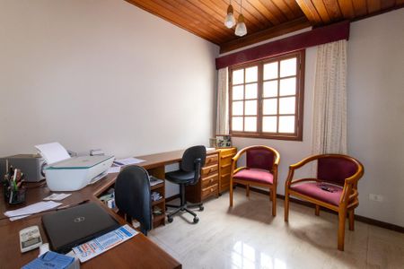 Casa de condomínio à venda com 335m², 4 quartos e 4 vagasEscritório