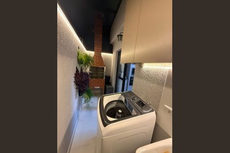 Casa à venda com 64m², 2 quartos e 1 vagaÁrea de serviço