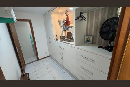 Apartamento à venda com 143m², 3 quartos e 3 vagas Apartamento à venda com 143m², 3 quartos e 3 vagasCloset