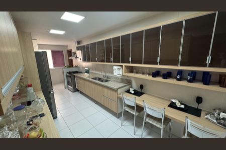 Apartamento à venda com 143m², 3 quartos e 3 vagas Apartamento à venda com 143m², 3 quartos e 3 vagasCozinha