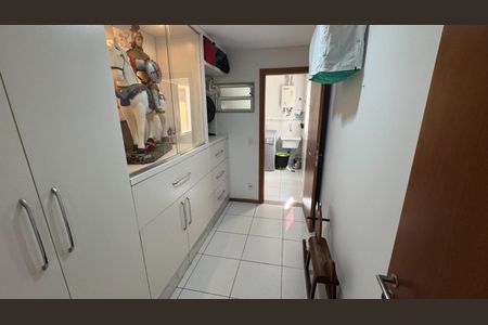 Apartamento à venda com 143m², 3 quartos e 3 vagas Apartamento à venda com 143m², 3 quartos e 3 vagasCloset