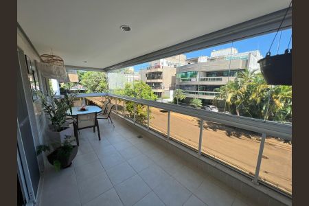 Apartamento à venda com 143m², 3 quartos e 3 vagas Apartamento à venda com 143m², 3 quartos e 3 vagasÁrea externa
