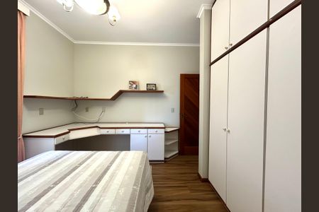 Casa para alugar com 374m², 6 quartos e 6 vagas Casa para alugar com 374m², 6 quartos e 6 vagasQuarto 5