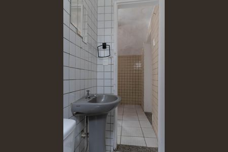 Casa para alugar com 70m², 2 quartos e 2 vagas Casa para alugar com 70m², 2 quartos e 2 vagasBanheiro