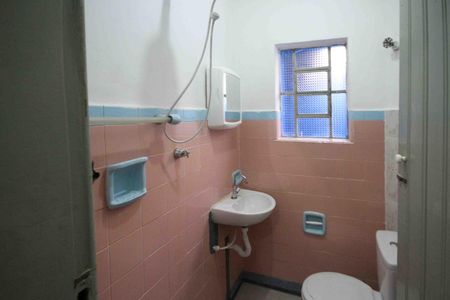 Casa para alugar com 55m², 2 quartos e 1 vaga Casa para alugar com 55m², 2 quartos e 1 vagaBanheiro