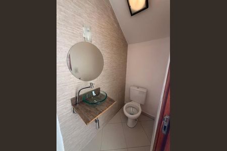 Casa de condomínio para alugar com 100m², 2 quartos e 2 vagas Casa de condomínio para alugar com 100m², 2 quartos e 2 vagasBanheiro