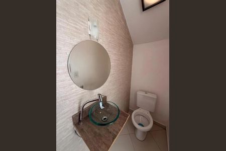 Casa de condomínio para alugar com 100m², 2 quartos e 2 vagas Casa de condomínio para alugar com 100m², 2 quartos e 2 vagasBanheiro