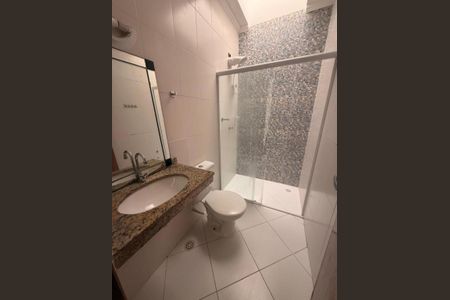 Casa de condomínio para alugar com 100m², 2 quartos e 2 vagas Casa de condomínio para alugar com 100m², 2 quartos e 2 vagasBanheiro