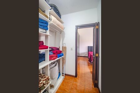 Casa à venda com 161m², 3 quartos e 2 vagasCloset