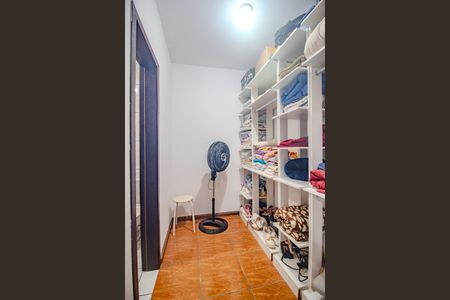 Casa à venda com 161m², 3 quartos e 2 vagasCloset