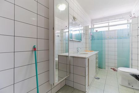 Casa para alugar com 390m², 3 quartos e 3 vagas Casa para alugar com 390m², 3 quartos e 3 vagasBanheiro social 1