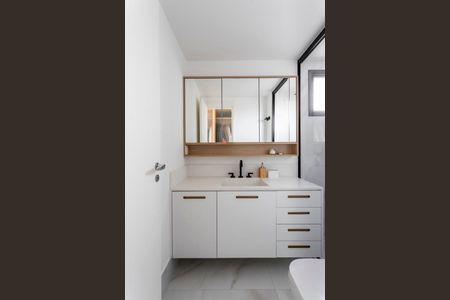 Banheiro de apartamento para alugar com 2 quartos, 118m² em Cerqueira César, São Paulo