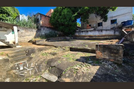 Casa à venda com 67m², 2 quartos e sem vagaTerreno nos fundos 