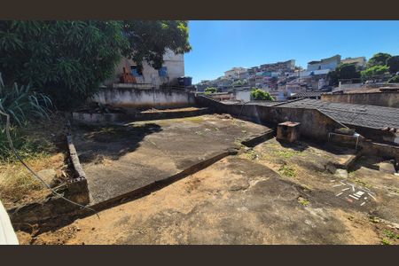 Casa à venda com 67m², 2 quartos e sem vagaTerreno nos fundos 