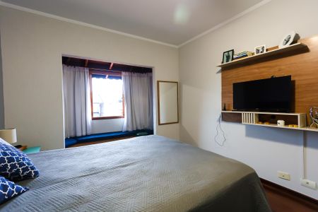 Casa de condomínio à venda com 220m², 4 quartos e 2 vagas Casa de condomínio à venda com 220m², 4 quartos e 2 vagas Suíte