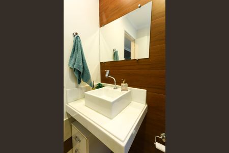 Casa de condomínio à venda com 220m², 4 quartos e 2 vagas Casa de condomínio à venda com 220m², 4 quartos e 2 vagaslavabo