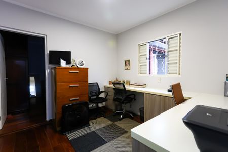 Casa de condomínio à venda com 220m², 4 quartos e 2 vagas Casa de condomínio à venda com 220m², 4 quartos e 2 vagasEscritório