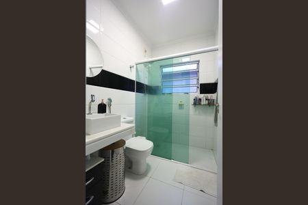 Casa de condomínio à venda com 220m², 4 quartos e 2 vagas Casa de condomínio à venda com 220m², 4 quartos e 2 vagasBanheiro