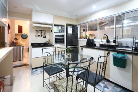 Casa de condomínio à venda com 220m², 4 quartos e 2 vagas Casa de condomínio à venda com 220m², 4 quartos e 2 vagascozinha